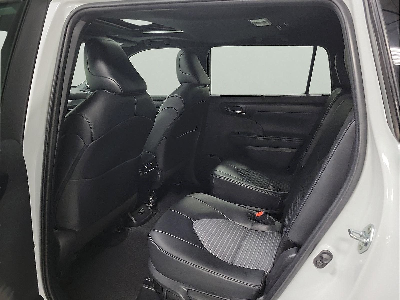 Certified 2025 Toyota Highlander XSE AWD/4WD image 8