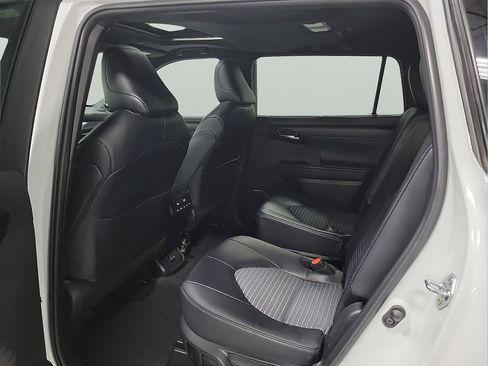 Certified 2025 Toyota Highlander XSE AWD/4WD image 8
