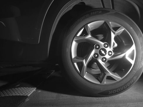 Used 2025 Chevrolet Trax LT FWD image 17