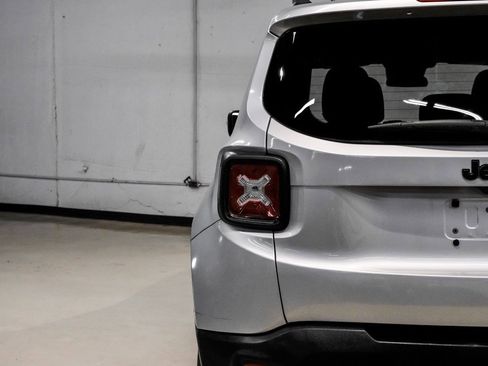 Used 2017 Jeep Renegade Altitude image 50
