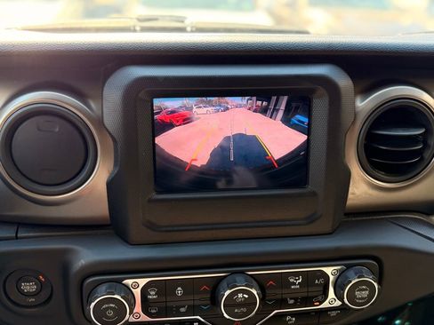 Used 2018 Jeep Wrangler Unlimited Sport S image 24