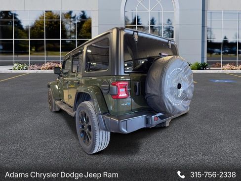 Used 2023 Jeep Wrangler Unlimited Sahara w/ Cold Weather Group AWD/4WD image 5