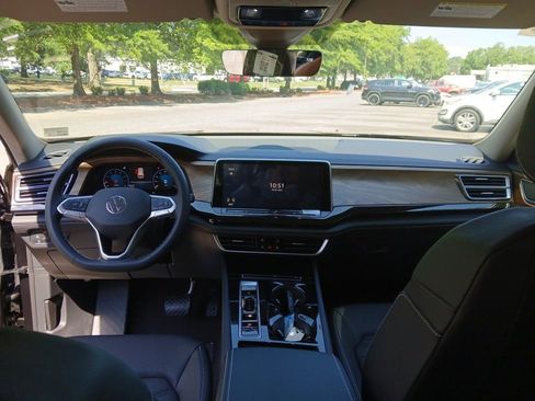 New 2025 Volkswagen Atlas SE image 12