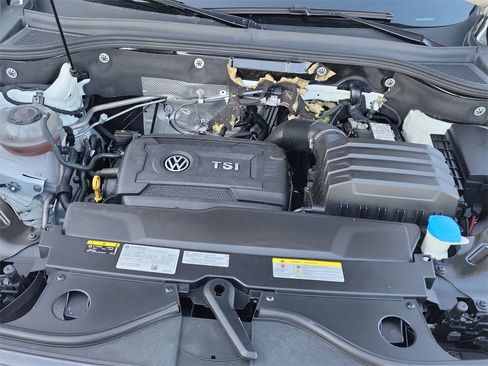 Used 2022 Volkswagen Atlas Cross Sport SE image 28