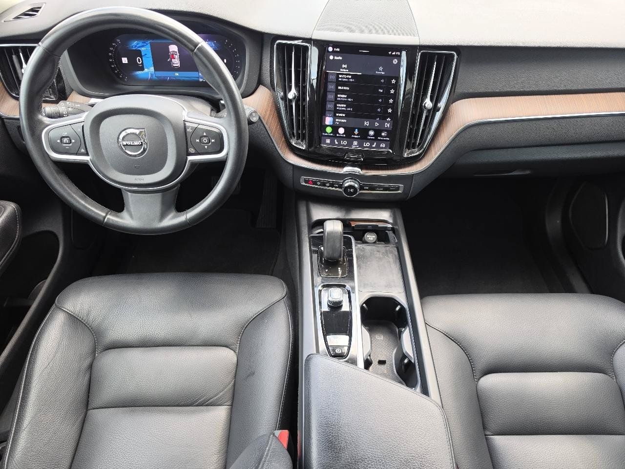 Used 2022 Volvo XC60 B5 Momentum AWD/4WD image 8