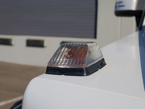 Used 2017 Mercedes-Benz G 550 Squared image 9