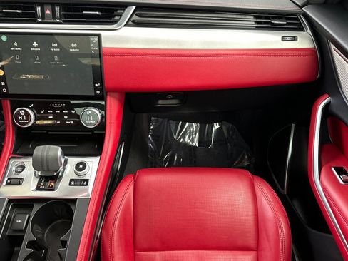 Used 2023 Jaguar F-PACE R-Dynamic S image 22