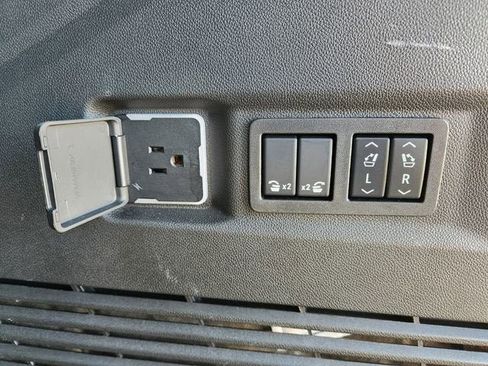 Used 2025 GMC Yukon AT4 w/ AT4 Premium Package image 26