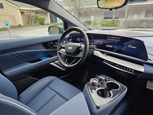 New 2026 Cadillac Optiq Luxury 2 image 8