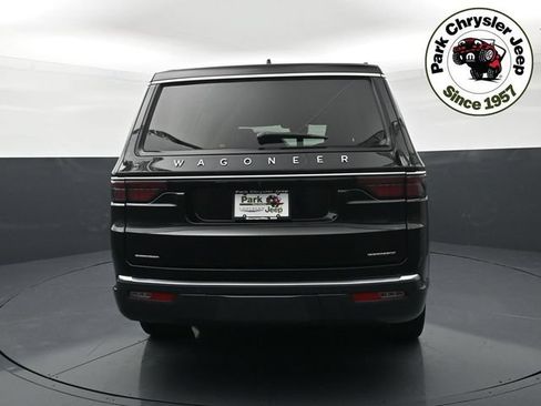 Used 2022 Jeep Wagoneer Series III w/ Premium Group I AWD/4WD image 5