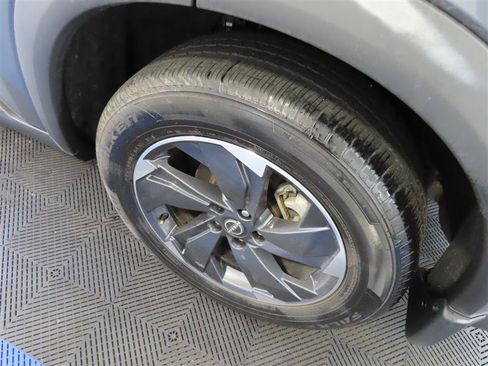 Used 2024 Nissan Rogue SV w/ SV Premium Package FWD image 7