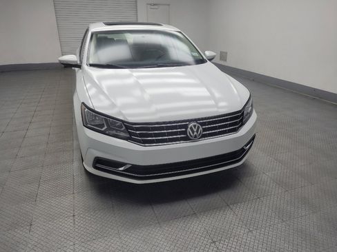 Used 2018 Volkswagen Passat 2.0T SE FWD image 14