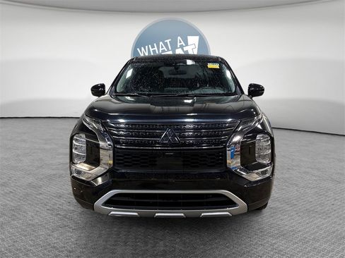 Used 2024 Mitsubishi Outlander SE image 9