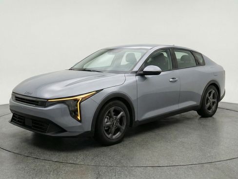 Used 2025 Kia K4 FWD image 3