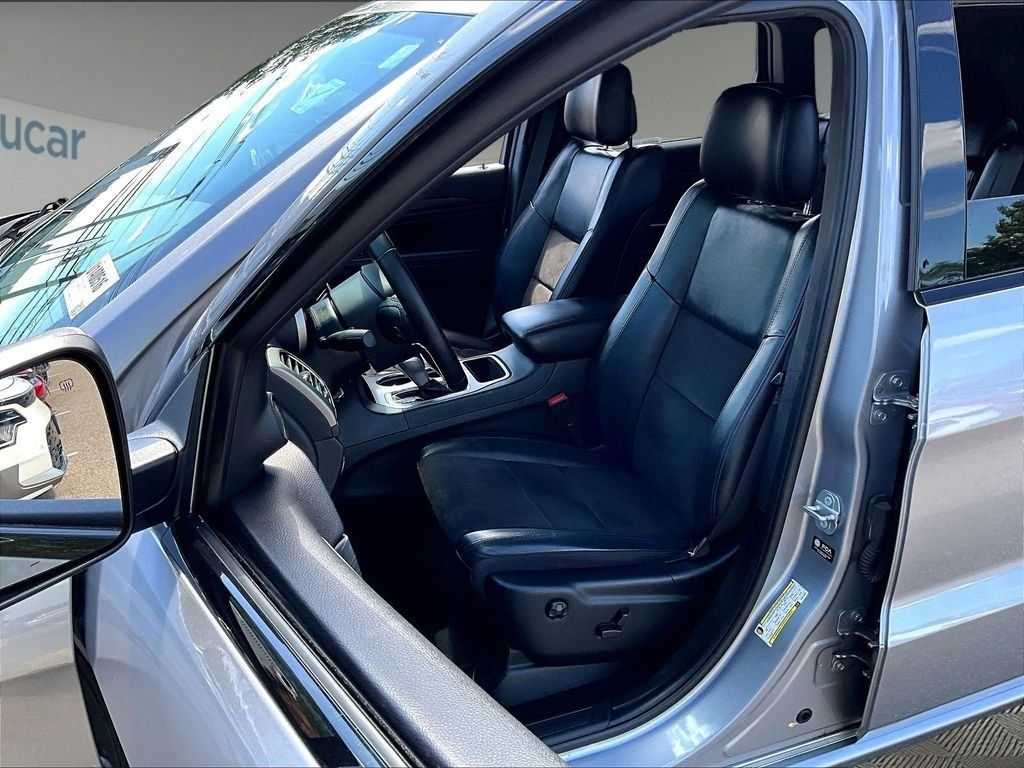 Used 2021 Jeep Grand Cherokee Laredo X AWD/4WD image 10