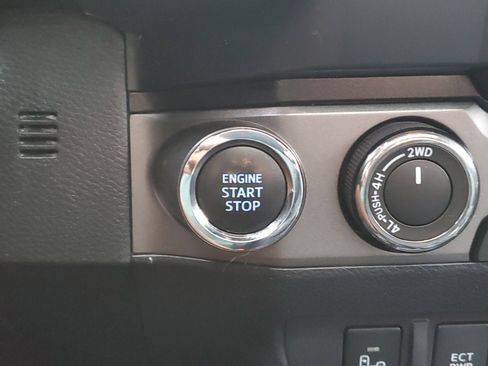 Used 2020 Toyota Tacoma TRD Off-Road image 20