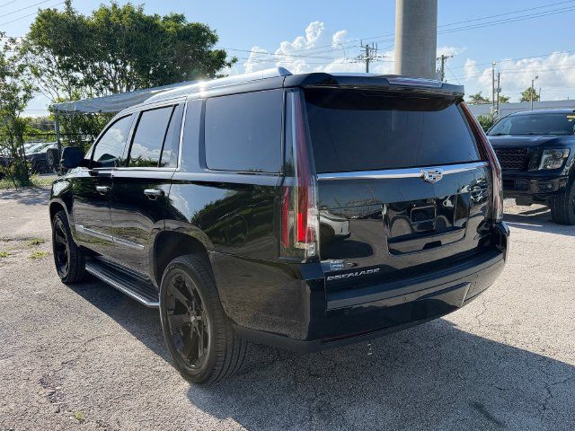 Used 2020 Cadillac Escalade Luxury AWD/4WD image 5