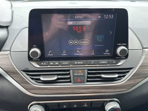 Used 2025 Nissan Altima 2.5 SV FWD image 22