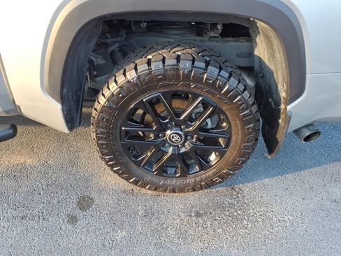 Used 2025 Toyota Tundra Limited AWD/4WD image 6