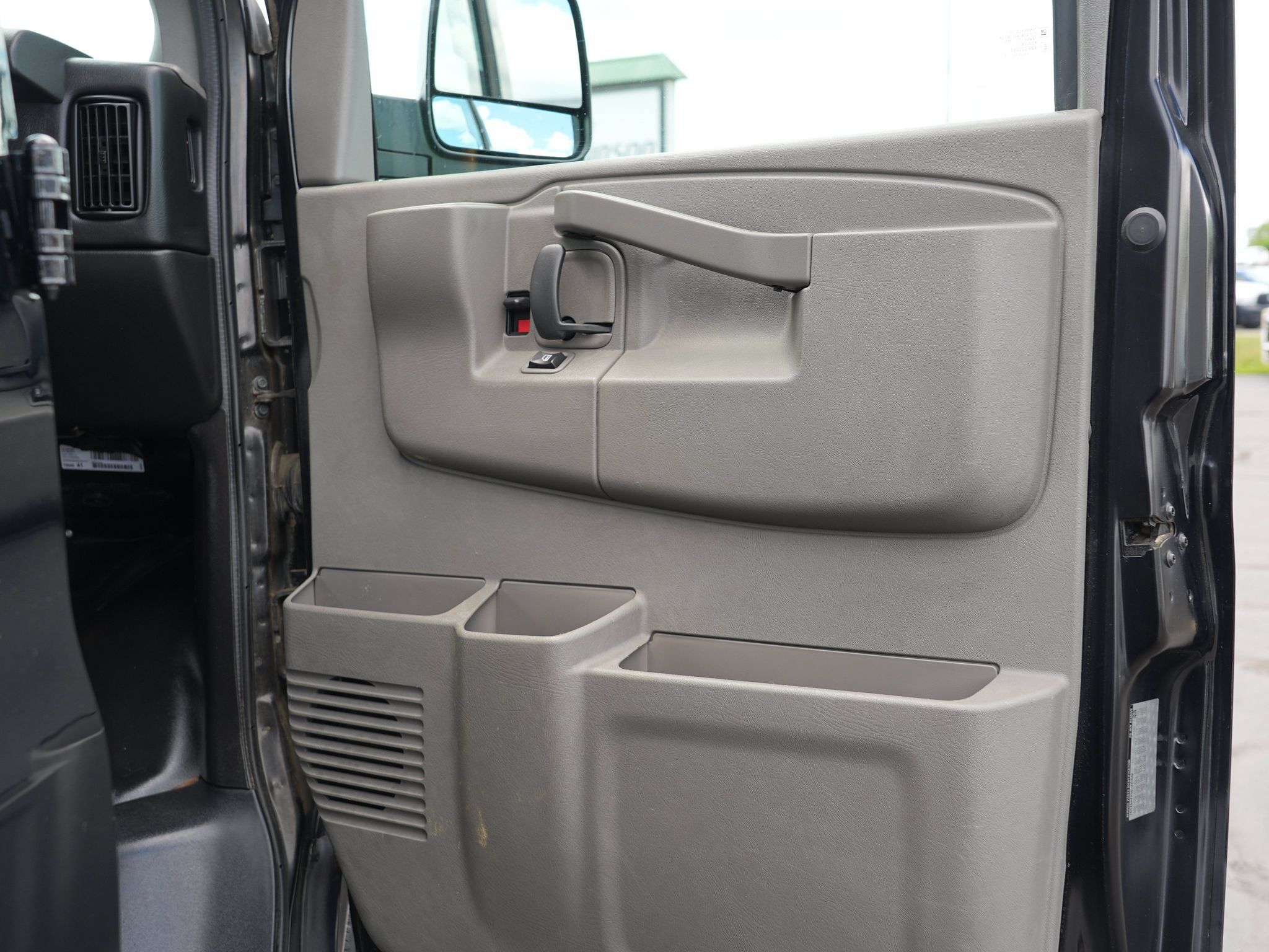 Used 2016 Chevrolet Express 3500 Extended RWD image 22