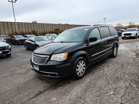 Used 2013 Chrysler Town & Country Touring image 2