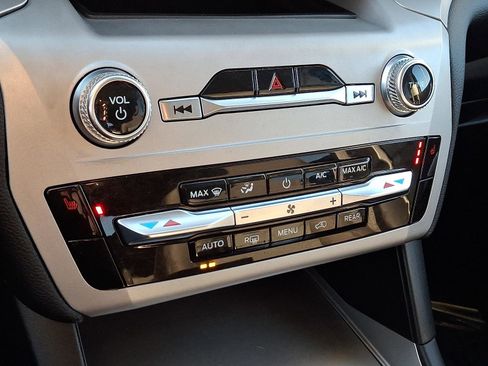 Used 2022 Ford Explorer XLT w/ Class IV Trailer Tow Package image 16