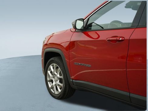 Used 2023 Jeep Compass Latitude w/ Sun and Sound Group AWD/4WD image 38