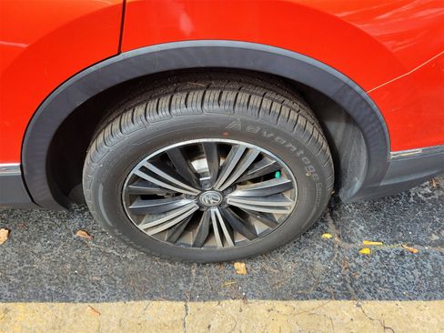 Used 2018 Volkswagen Tiguan SEL image 8