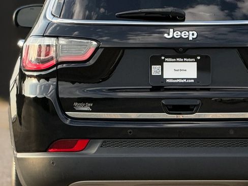 Used 2018 Jeep Compass Limited w/ Navigation Group FWD image 13