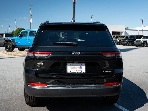 New 2025 Jeep Grand Cherokee Laredo X RWD image 8