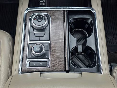 Used 2018 Ford Expedition Limited w/ Equipment Group 302A AWD/4WD image 19