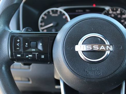 Used 2023 Nissan Rogue SV FWD image 17