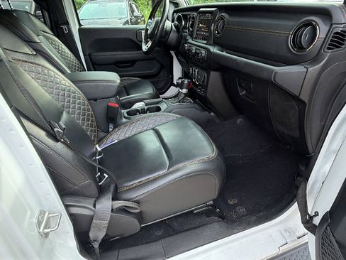 Used 2021 Jeep Wrangler Unlimited Sahara AWD/4WD image 19
