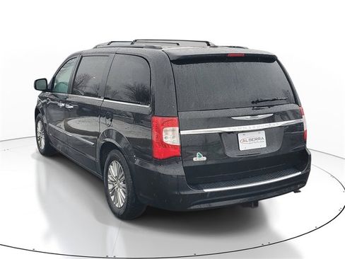 Used 2016 Chrysler Town & Country Touring-L w/ Driver Convenience Group image 3