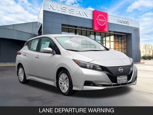 Used 2023 Nissan Leaf S image 2
