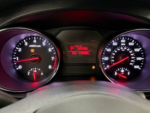 Used 2017 Kia Sedona LX image 30