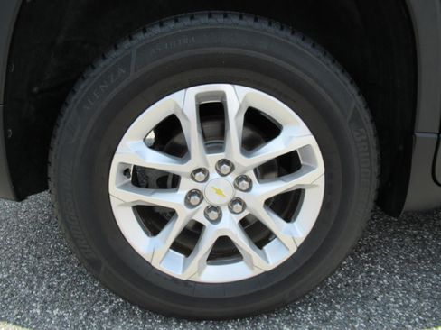 Used 2018 Chevrolet Traverse LT FWD image 8