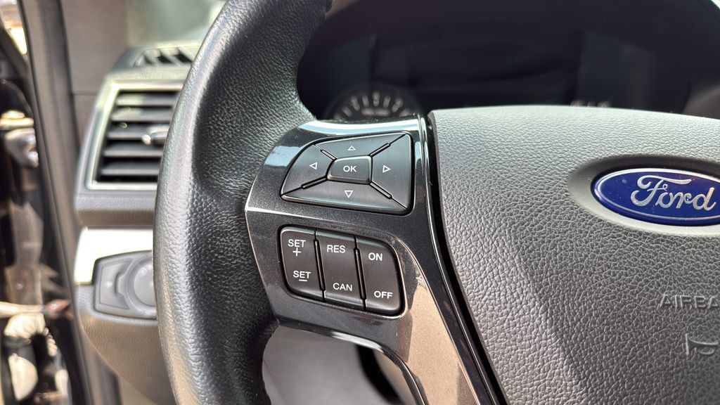 Used 2018 Ford Explorer XLT AWD/4WD image 23