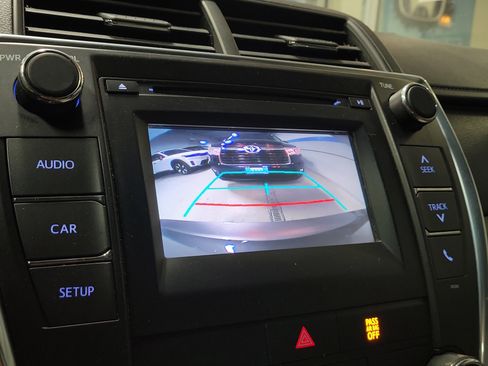 Used 2015 Toyota Camry LE image 28