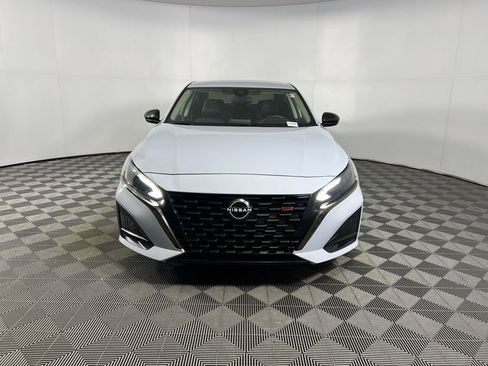 Used 2023 Nissan Altima 2.5 SR image 11