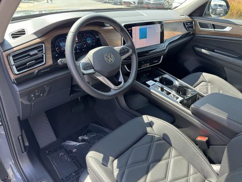 Used 2026 Volkswagen Atlas SE FWD image 15