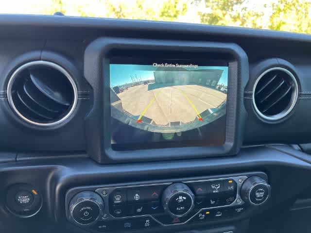 Used 2021 Jeep Wrangler Unlimited Sahara w/ Cold Weather Group AWD/4WD image 25