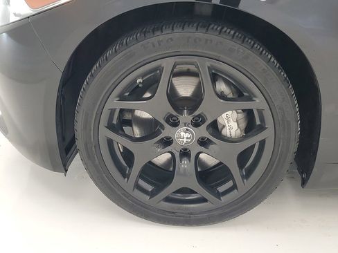 Used 2021 Alfa Romeo Giulia Sprint w/ Nero Edizione image 9