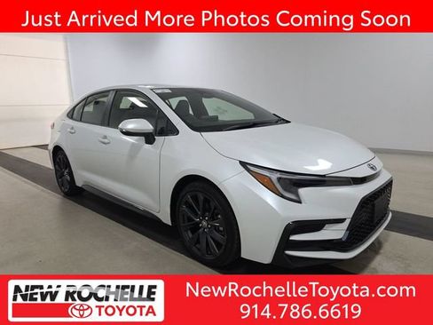 Used 2025 Toyota Corolla SE w/ Convenience Package FWD image 1