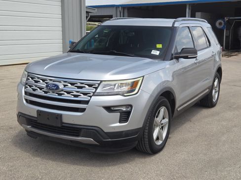 Used 2019 Ford Explorer XLT w/ Equipment Group 202A FWD image 7