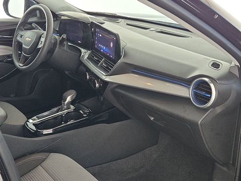 Used 2025 Chevrolet Trax LT image 33