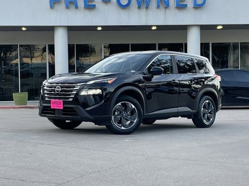 Used 2024 Nissan Rogue SV image 1