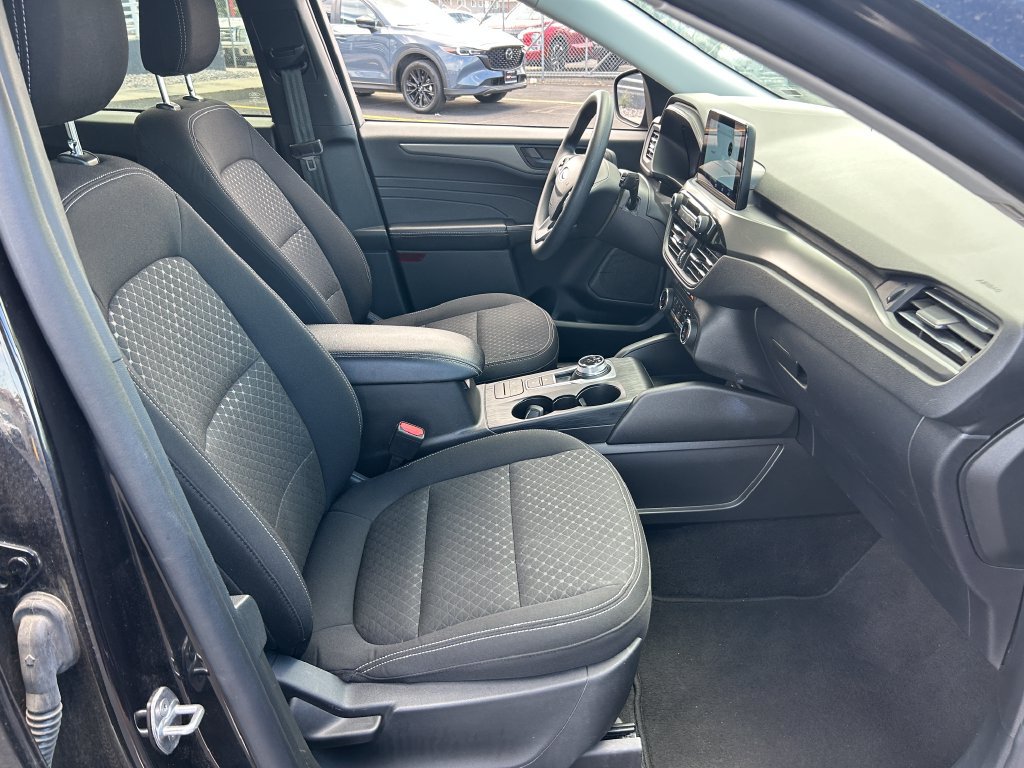Used 2025 Ford Escape Active AWD/4WD image 32