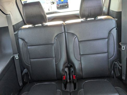 Used 2020 GMC Acadia SLT image 25