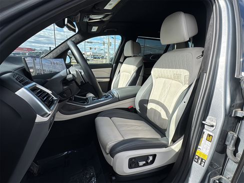 Used 2023 BMW X7 xDrive40i w/ Executive Package image 17